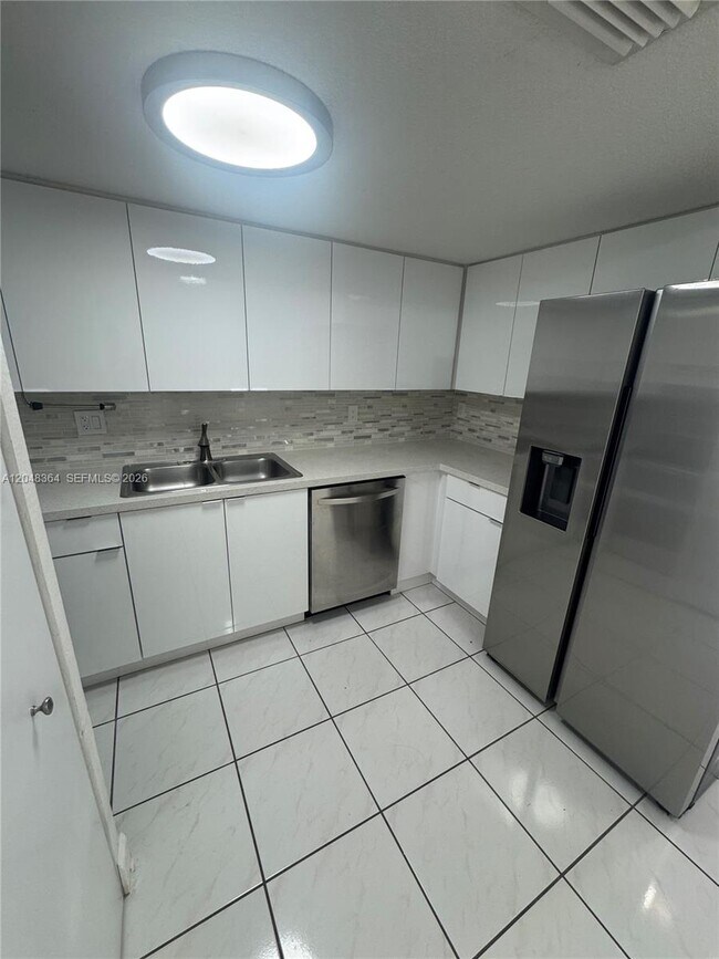 Building Photo - 6926 NW 166th Terrace Unit 1302
