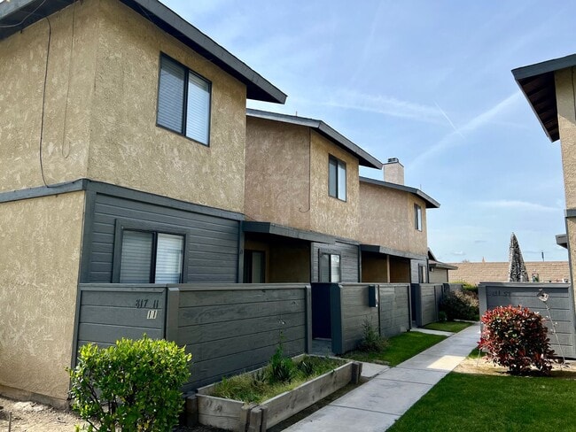 Building Photo - 817 Quail Ln