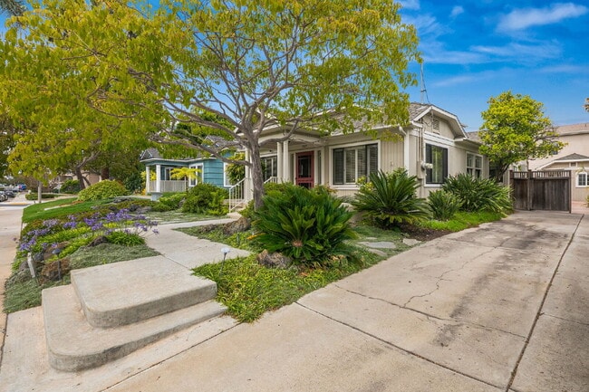 "Charming 3-Bed, 2-Bath Oasis in Mission Hills – Spacious 1792 Sq Ft Home on Hawk Street!"