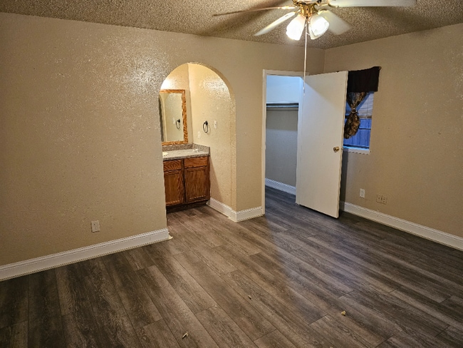Photo - 1733 Crystal Way