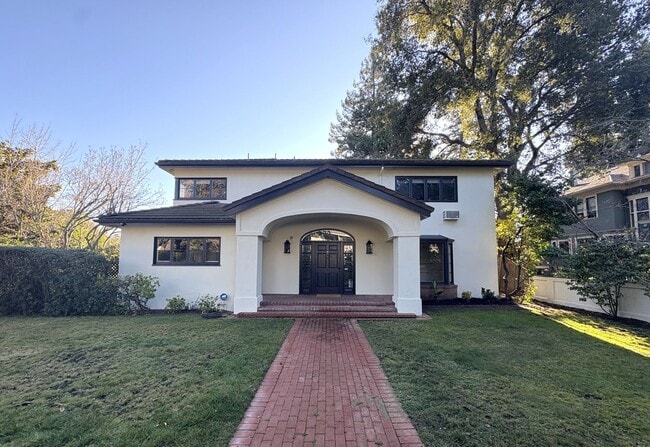 Building Photo - Beautiful Home in Crescent park, Palo Alto available now.
