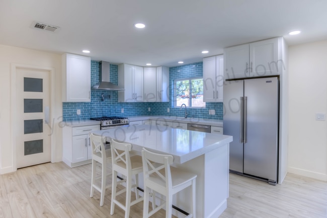 Building Photo - 6821 E 4th St