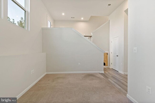 Building Photo - 66 National St