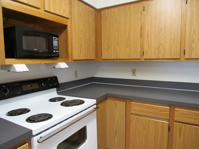 Photo - Maple Leaf Apts.