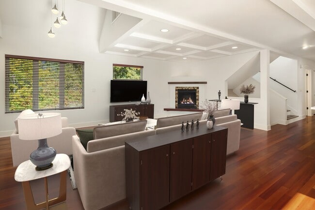 Photo - 4bd/3.5ba Kirkland House