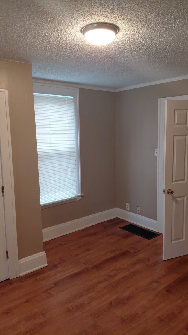 128 Louis Ave