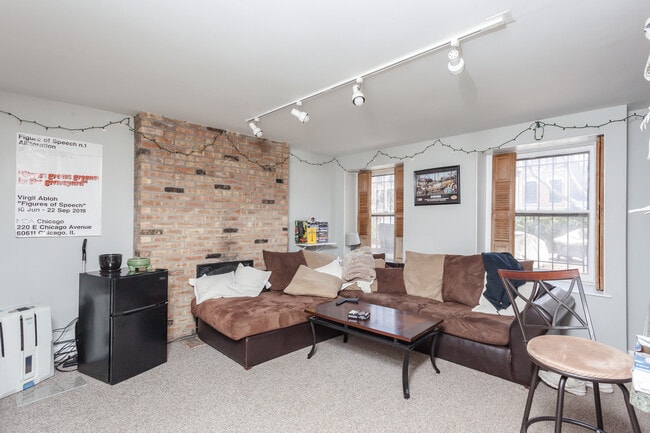 Photo - 2112 N Bissell St