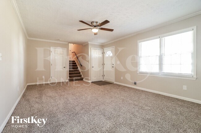 Photo - 560 Presidential Dr