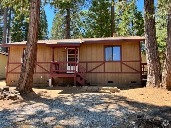 Building Photo - "L" Street in Sugar Pine Rental