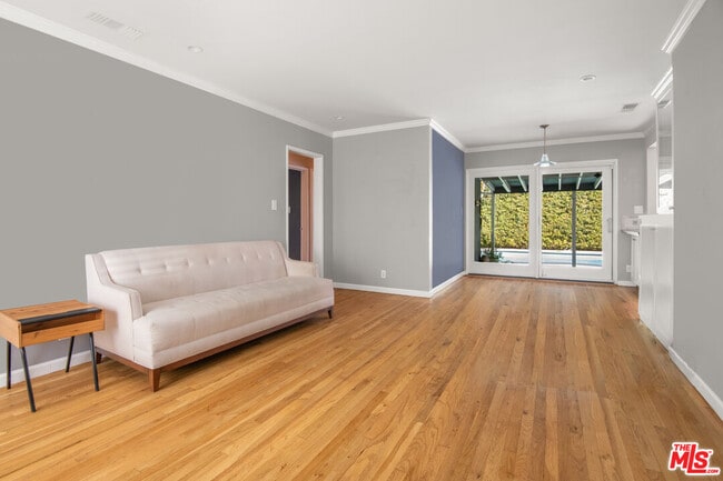 Photo - 6218 Balcom Ave