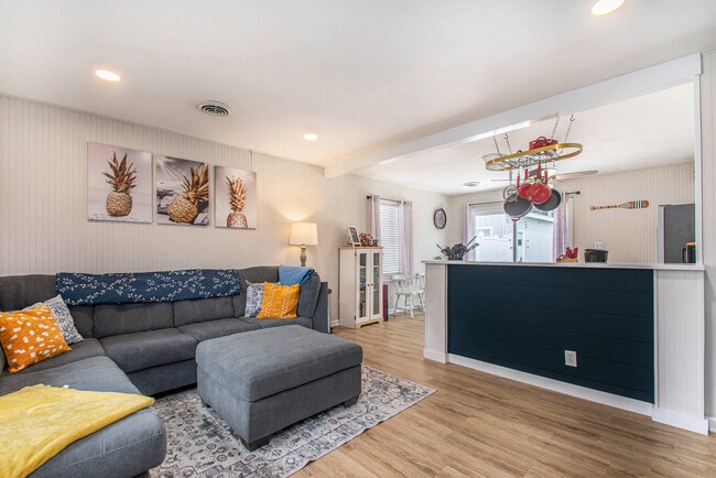 Photo - 109 N Eagle St