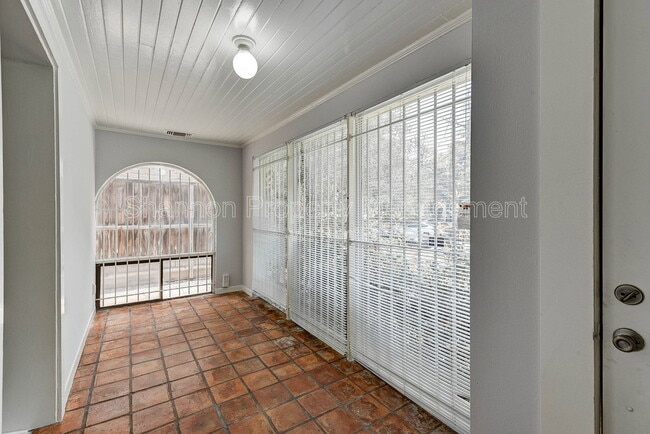 Photo - 1748 Hawthorne St