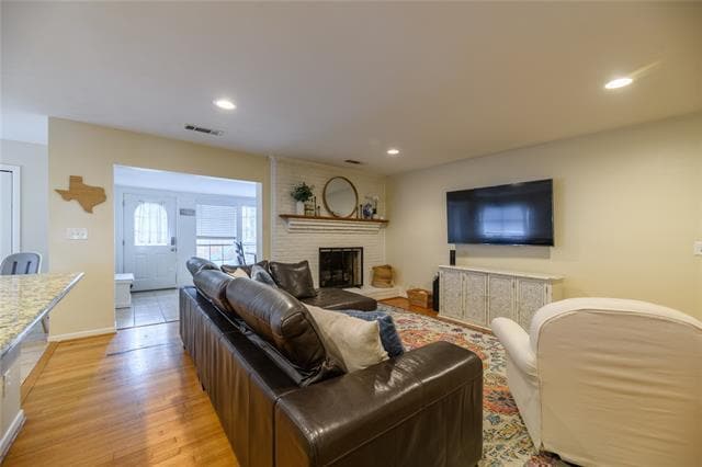 Photo - 109 N Lois Ln