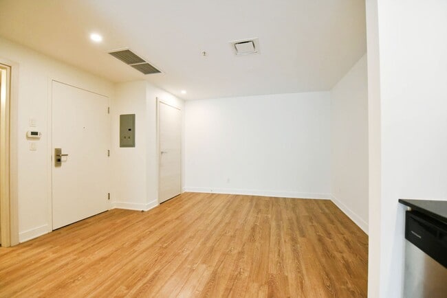 Photo - 30 Saint-Joseph Est Unit 205