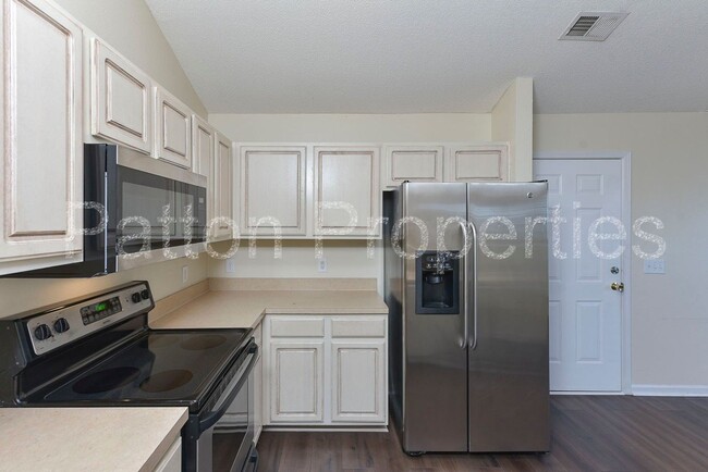 Photo - 295 Legend Oaks Dr