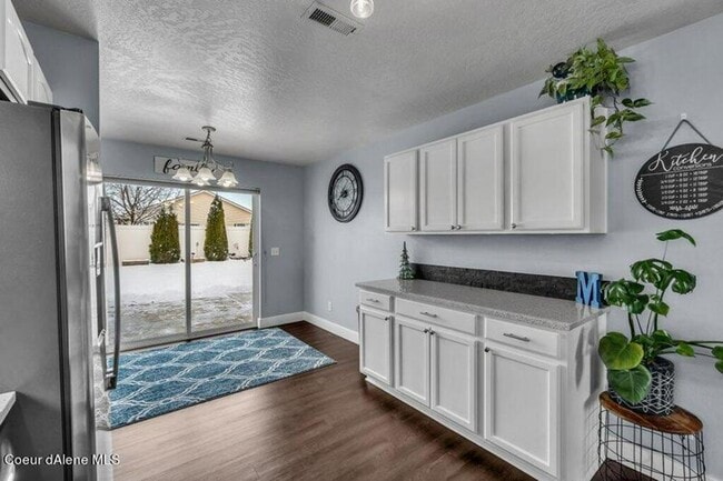 Photo - 3-Bedroom Home in The Landings – Fully Fenced Yard & 2-Car Garage