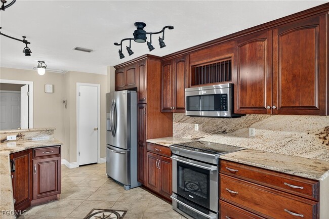 Photo - 1921 SE 36th St