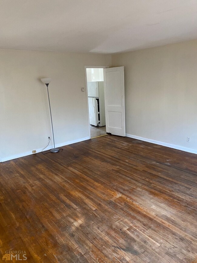 Photo - 1052 Birch St SW