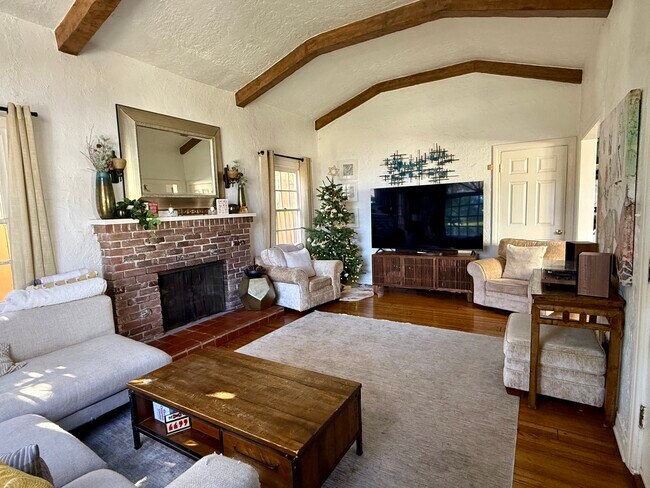 Photo - 471 S La Peer Dr