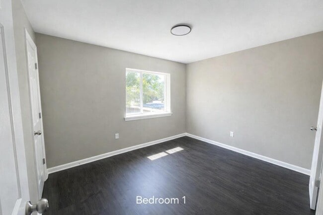 Photo - 1312 Jasper Ave