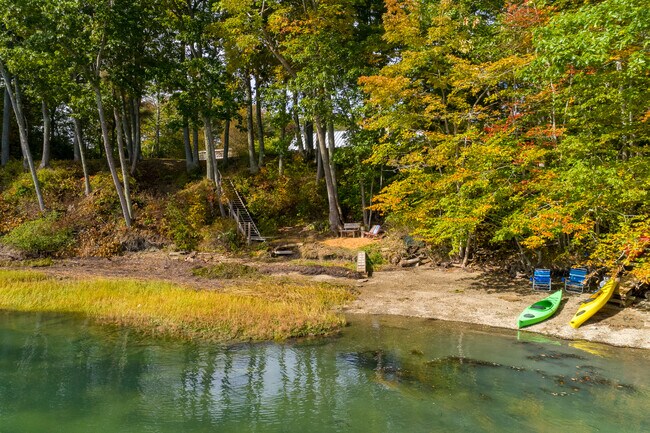 Photo - 101 Lower Flying Point Rd