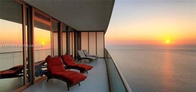 Building Photo - 18975 Collins Ave Unit 18975 Collins Ave appt 5103