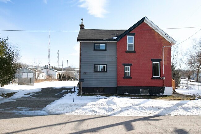 Photo - Spacious 3 Bed / 1 Bath Home in Sault Ste....