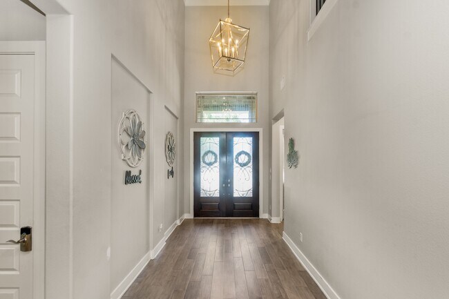 Photo - 7323 Settlers Way