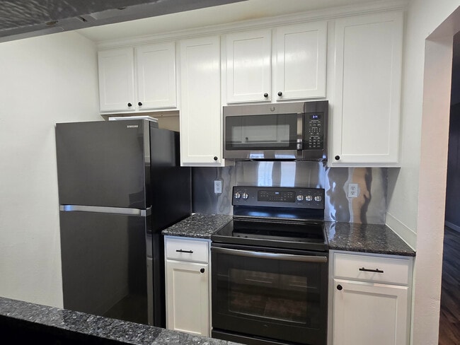 Kitchen - 8910 Fox Dr Unit 14