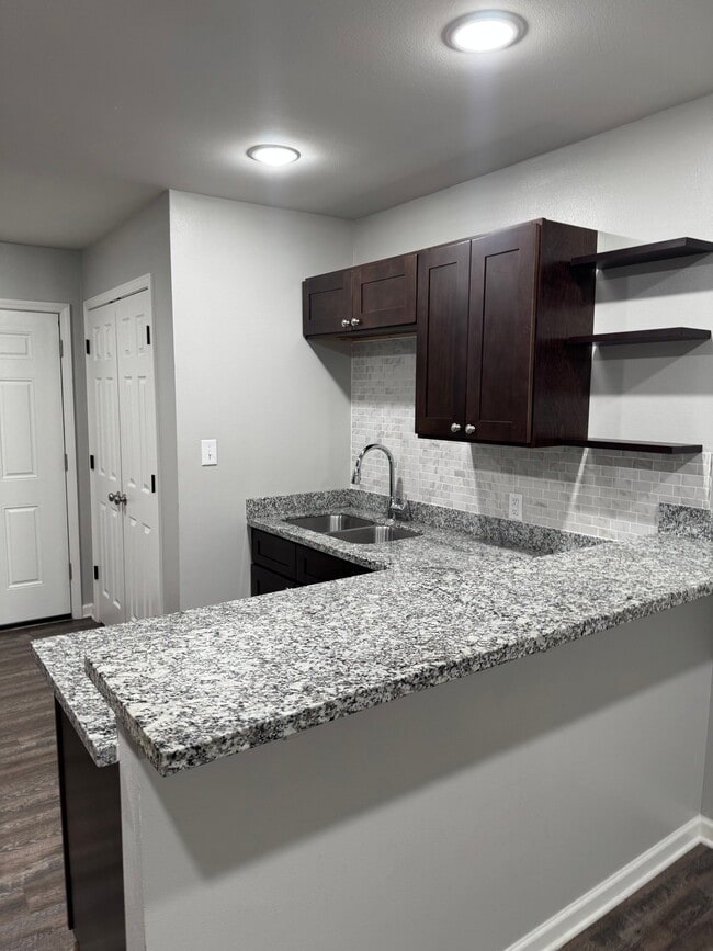 Photo - 136 Duplantis St Unit D