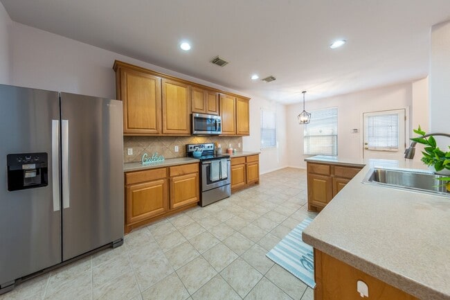 Photo - FREE RENT!!!  WE'RE OFFERING A MOVE IN SPE...