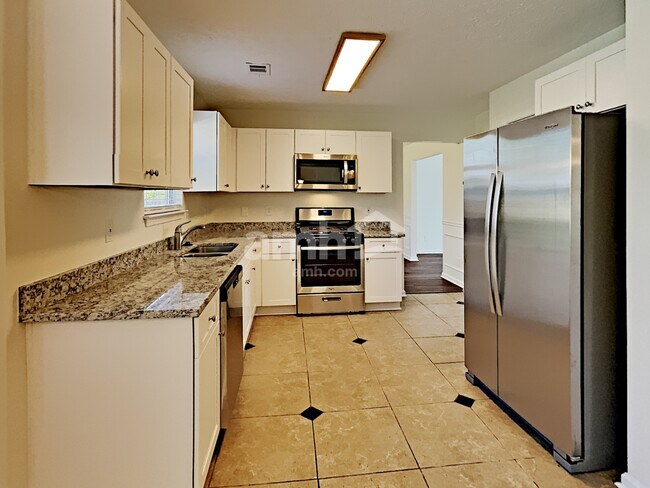 Photo - 560 Cedarhurst Rd