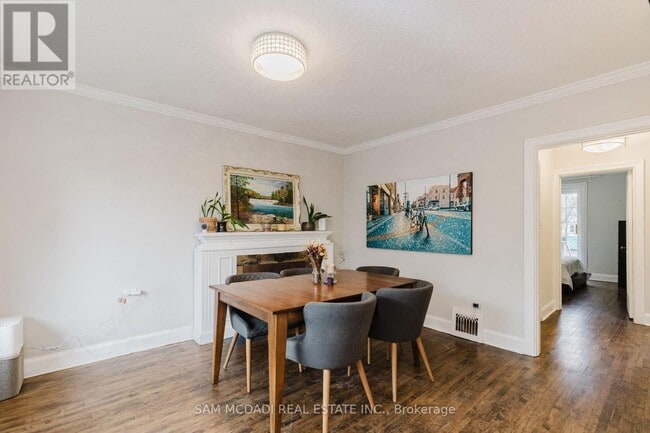 Photo - 70 High St W