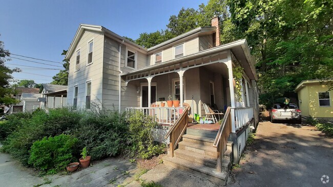 Building Photo - 205 Linn St Unit #1 Rental