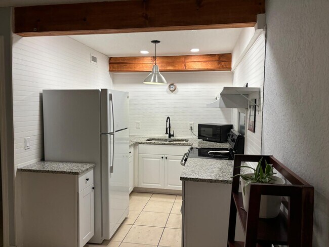 Kitchen - 309 Avanda Ct