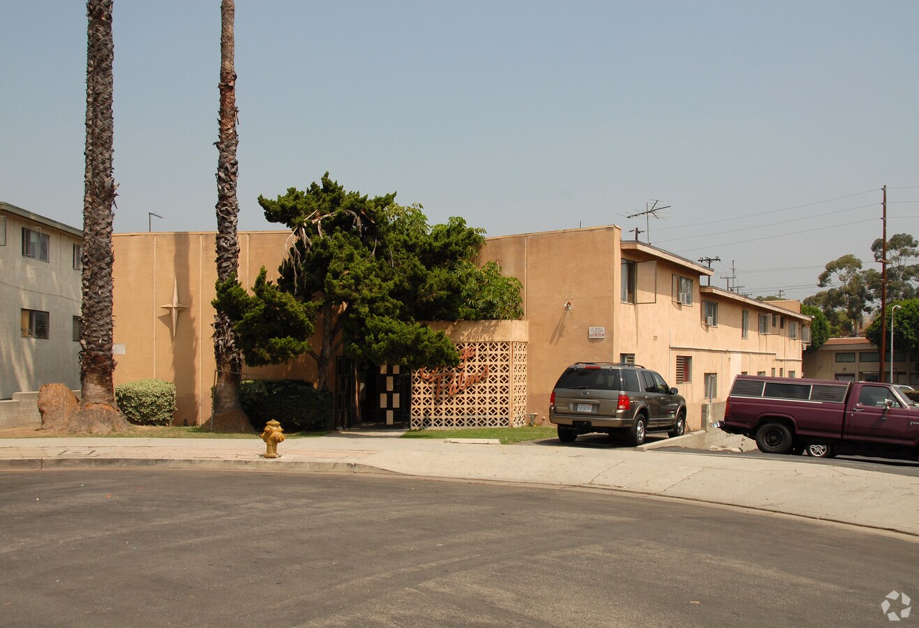 College Palms Apartments - College Palms Apartments