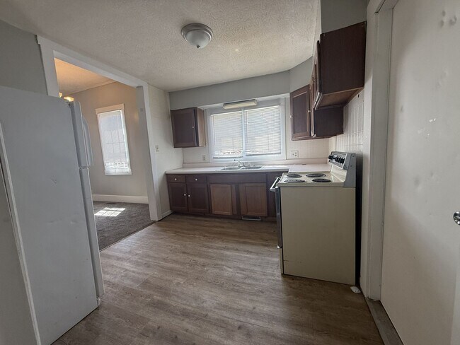 Photo - 2 Bed House w/ Ramp Access and Fenced in Back Yard + Walk In Shower