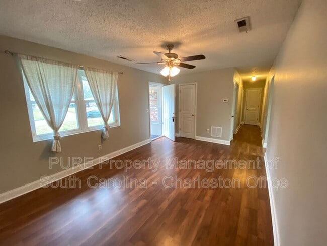 Photo - 371 Furman Ln