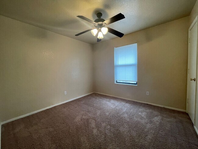 Photo - 1108 Leslie Cir Unidad C