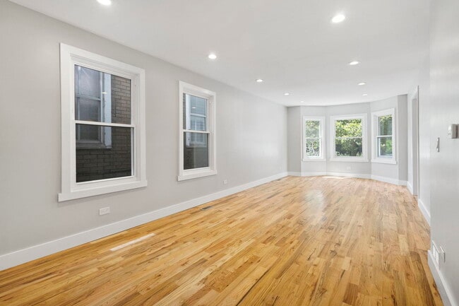 Photo - 6129 N Ravenswood Ave