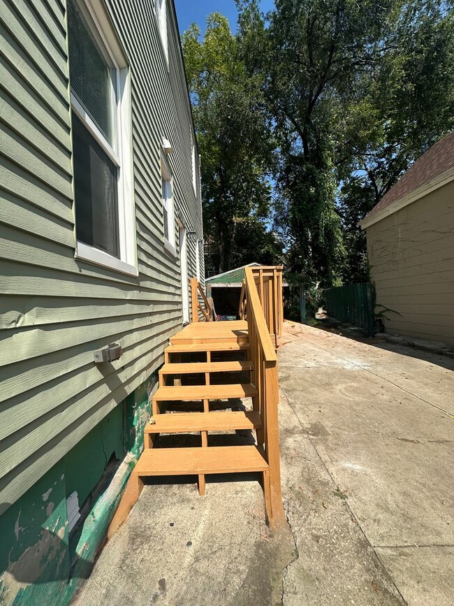 Photo - 6 Bed/2 Bath w/Ample Parking Mins. from UC...