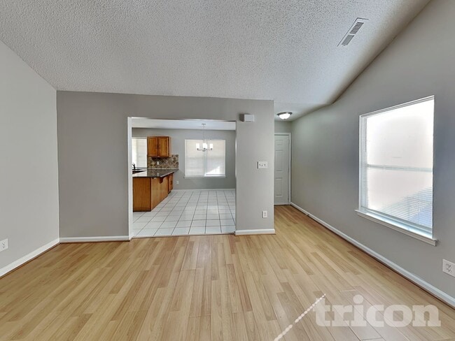 Photo - 5000 Poplar Glen Dr