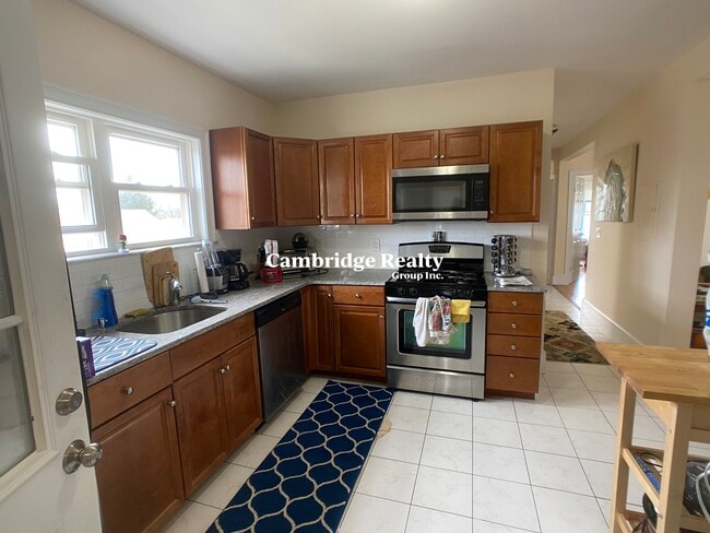 Building Photo - 24 Willard Ave Unit 3A