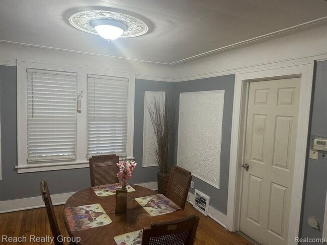 Photo - 21662 Bennett St