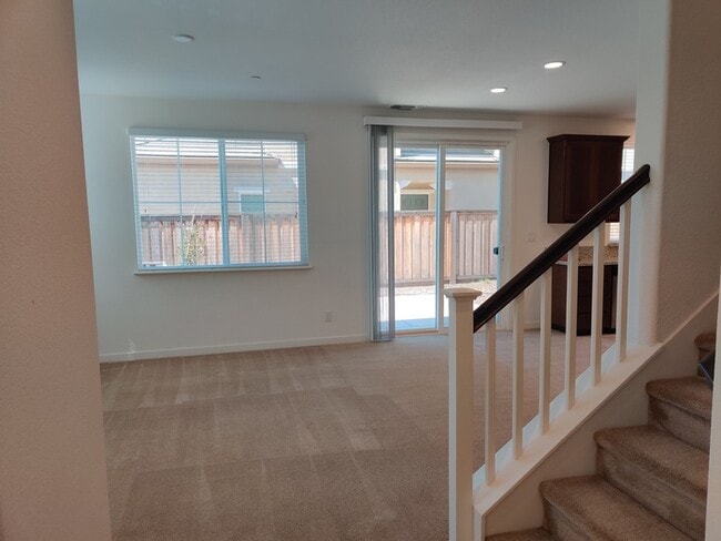 Photo - Beautiful 3 bedroom, 2.5 bathroom in Roseville!