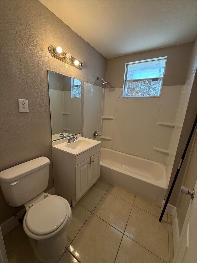 Photo - 7314 Navigation Blvd Unit B