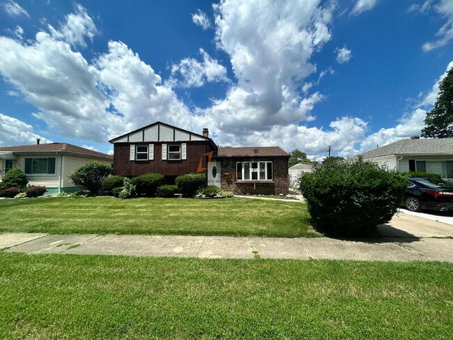 Building Photo - 8136 Grace Pl