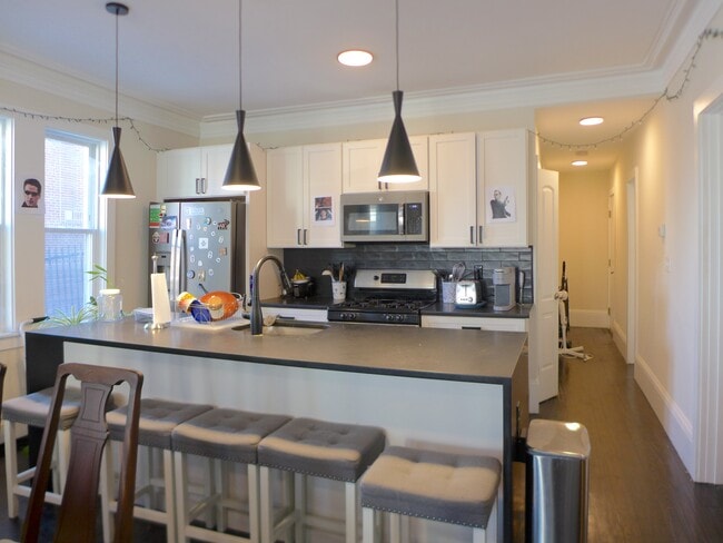 Photo - 828 Parker St