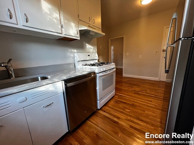 Photo - 105 Longwood Ave