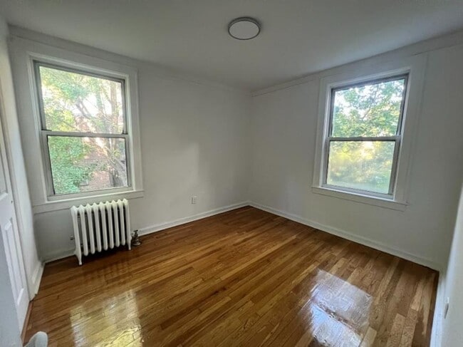 Photo - 1 bedroom in SUNNYSIDE NY 11104